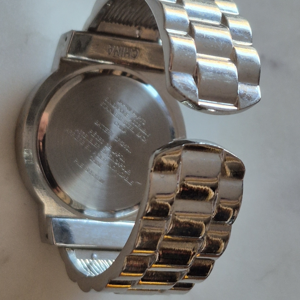 White Silver Women's Quartz Bangle  Watch - Picture 5 of 9